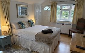 Private Entry Guesthouse Hideaway